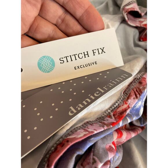 Daniel Rainn Stitch Fix Women's Size Small Knit Blouse Grey Floral Pleated - Picture 9 of 11